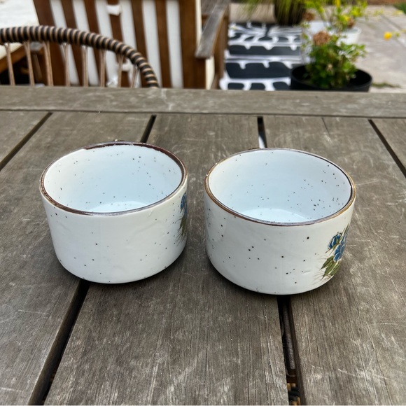 Vintage Japan Stoneware Blue Flower Speckled Soup Bowl or Large Mug Set of Two - Picture 8 of 10